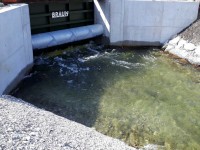 Einleitung des Werksbaches mit Schleusentor zur Wassermengenregulierung.