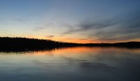 In Schweden, auf großen unberührten Seen auf Hechte schleppen